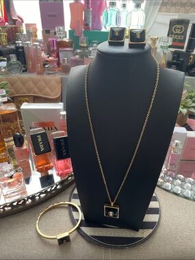 ✨🖤Gold Tone Black Enamel Pendant Necklace, Bangle Bracelet & Earring Set🖤✨NEW